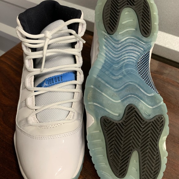 Jordan 11s retros - Picture 2 of 5